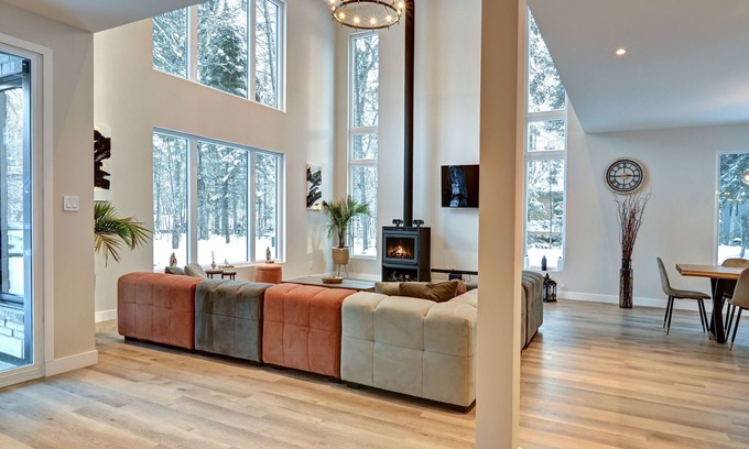 Lac Superieur Village Chalet De Ski | A Luxurious 4-Bedroom Next to Mont-Tremblant ski