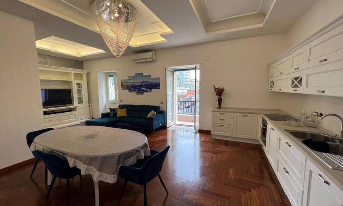 Arenella Appartement | A luxurious and elegant Mansion located in the heart of Vomero full of comfort