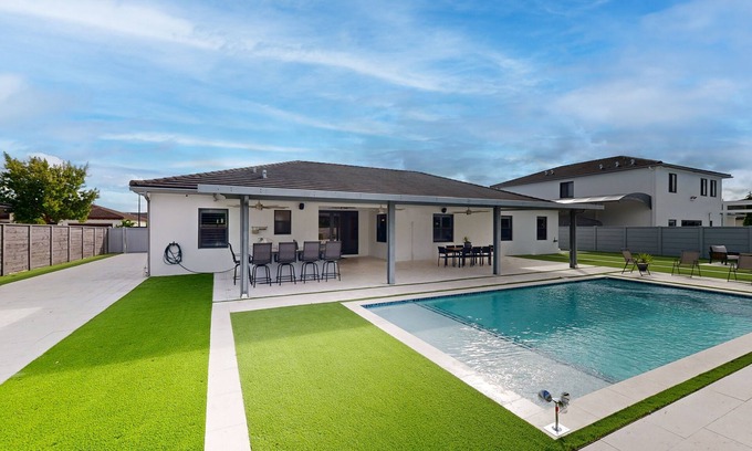 Ludlam Maison | A luxurious home with private pool and outdoor kitchen