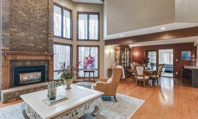 Webster Maison | Massive 4 Acre Estate. Nature & Distinctive Design 15 min from MSP