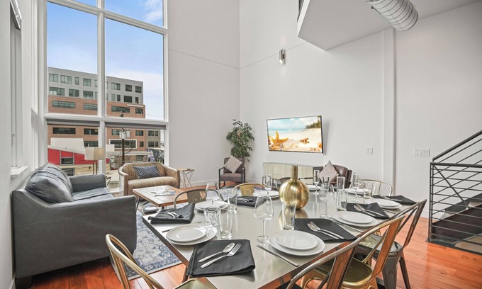 River North Art District Maison | A luxurious stay at a modern 4-story (RiNo)