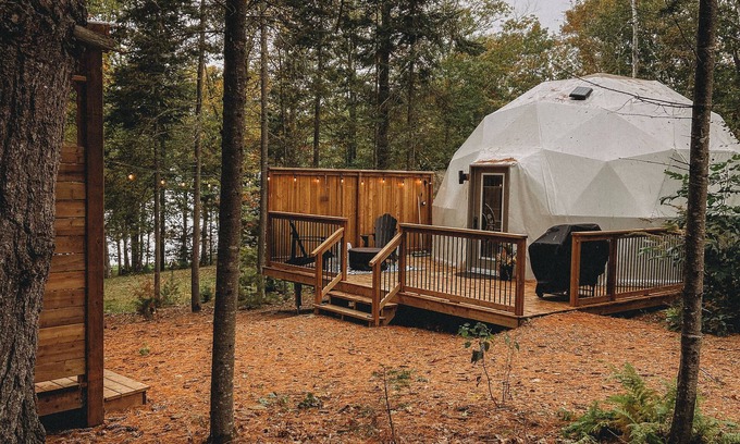 Hampstead Appartement | A luxury dome experience w/ private hot tub & lake access in rural New Brunswick