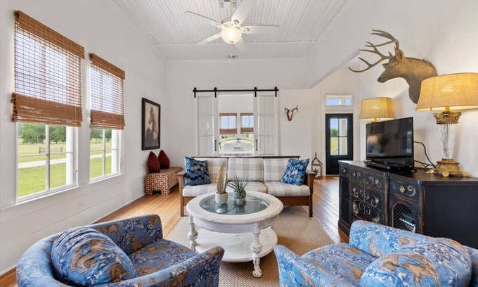 Brenham Maison | A luxury Farmstead retreat!