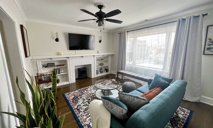 South Shore Copropriété | A luxury vintage condo close to lakefront and minutes from downtown!