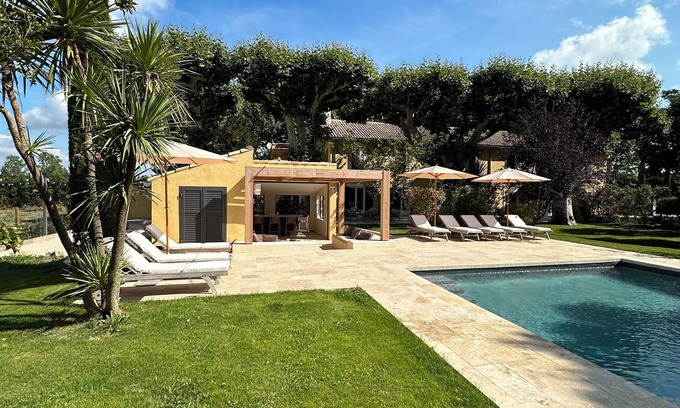 Cabannes Maison | UN MAS EN PROVENCE Sous les platanes centenaires