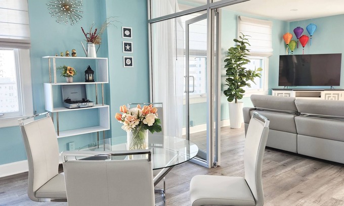 East Village Copropriété | A MILLION DOLLAR OCEAN VIEW CONDO