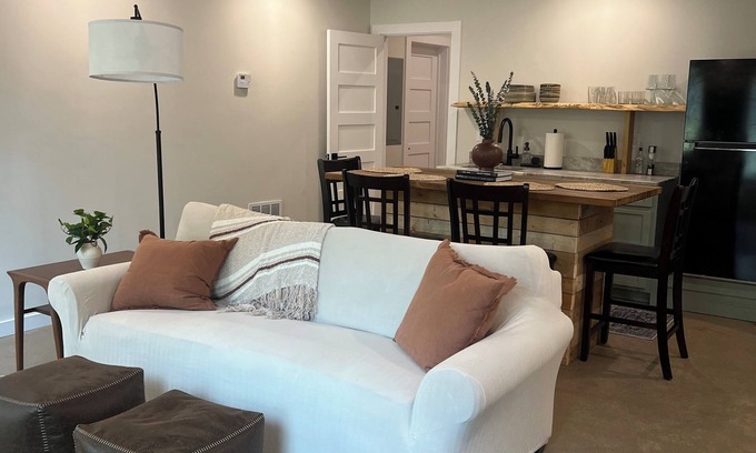 Athens Appartement | a modern HIDEOUT, cozy and quiet, minutes from downtown Athens and UGA!