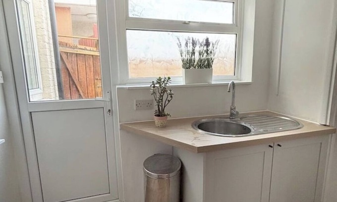 Streatham Appartement | A modern spacious 3-bedroom apartment with garden