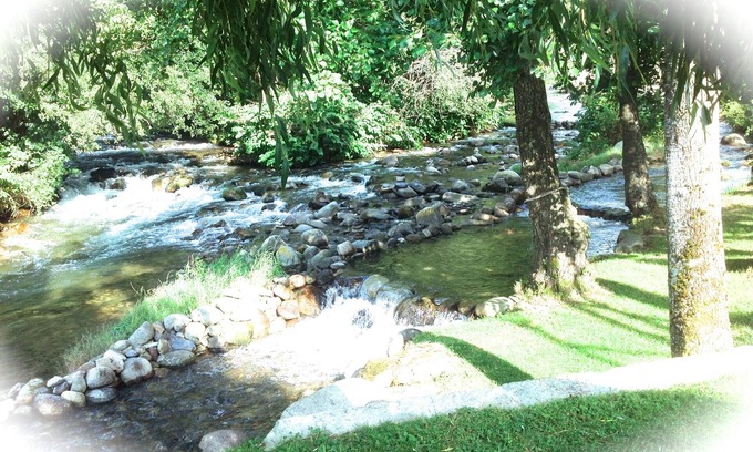 Arreau Maison | Une Maison de Montagne blottie au bord d'une rivière ***