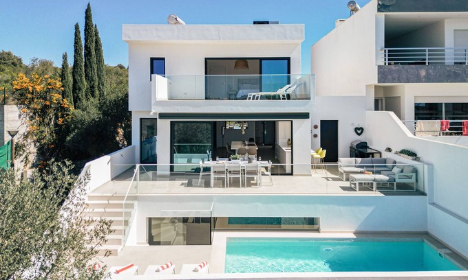 Salema Villa | A Brand New Luxury Vila located in Salema- Sleeps 6/8 - 8 mins walk to the beach