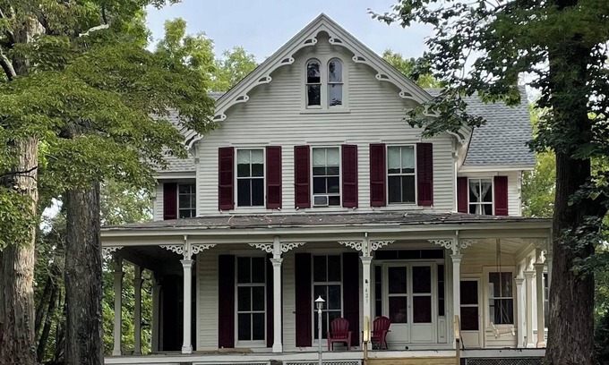 Bridgeton Maison | A Newly Renovated Historic Victorian Home