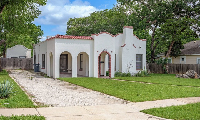 North Waco Maison | A nice Hacienda in central Waco!