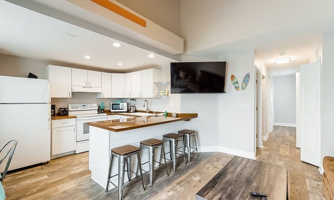 Midtown Ocean City Cottage | Une paire de cottages avec vue sur la baie avec câble et Wi-Fi gratuit - marchez 2 pâtés de maisons jusqu'à la plage!