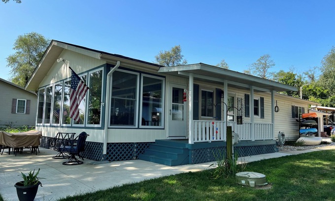 Monticello Maison | A peaceful retreat, comfortable environment to relax on Lake Shafer