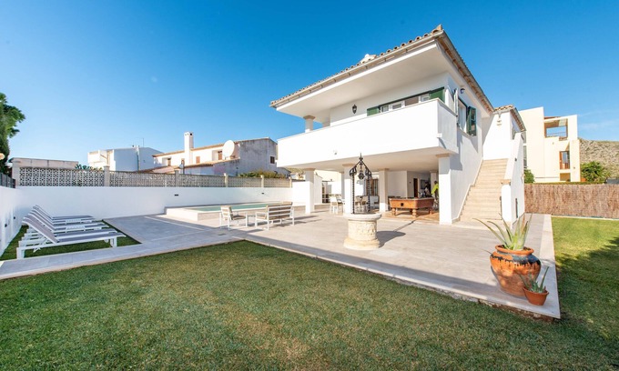 Les Palmeres Maison | A perfect location villa for holidays with A/C and private pool