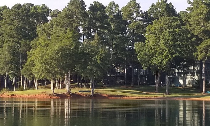 Anderson Copropriété | Une villa parfaite Waterfront sur le lac Hartwell. Venez vous détendre, amusez-vous, évadez-vous!