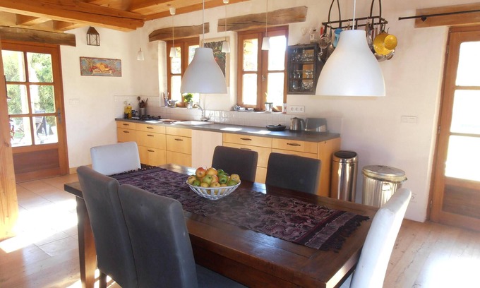 Marnac Maison | Une maison périgourdine avec un beau jardin et une piscine.