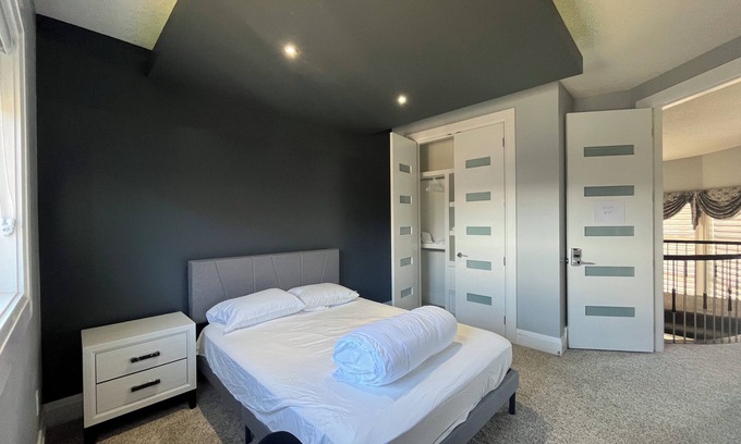 Northeast Edmonton Maison | A Place for Large Families
