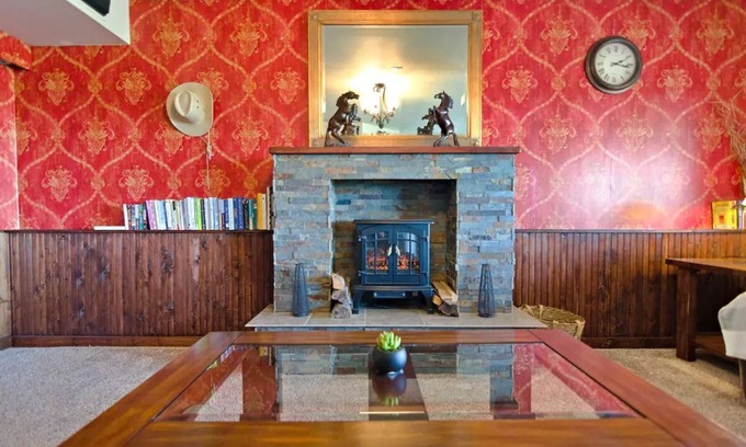 Cochrane Maison | A place full of character and charm-Gateway to Canadian Rockies