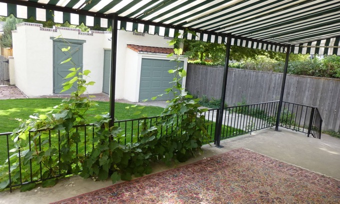 South Park Hill Maison | Un endroit pour appeler à la maison! Bungalow de charme situé au centre de presque tout!