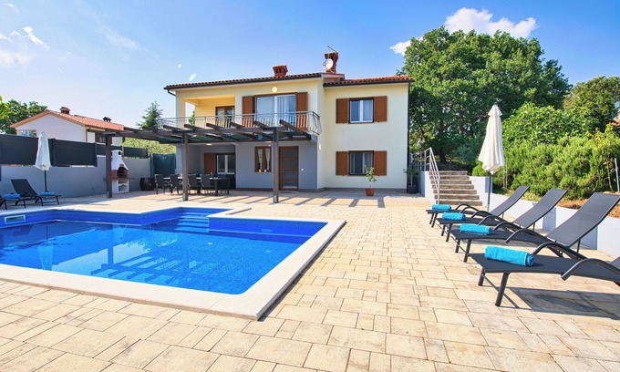 Kapelica Villa | Villa avec piscine privée et clôturée au bord de la mer