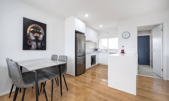 Bayswater Maison | A Private Hideaway with Large Backyard & 2 CarPark