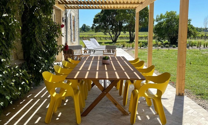 Saint-Martin-Lacaussade Maison | A quaint vineyard gîte at Château Magdeleine Bouhou