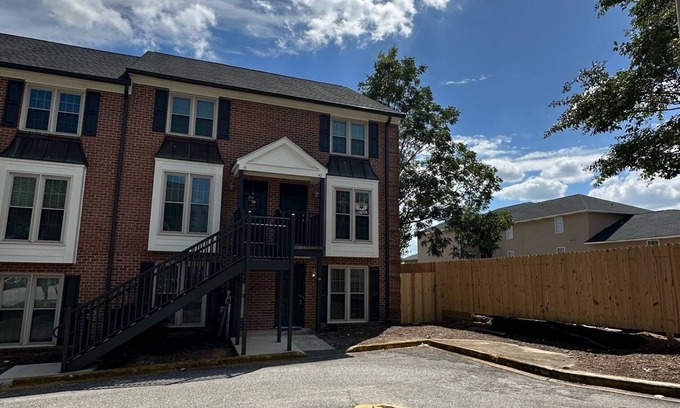 Auburn Copropriété | A quick 1/2 block from campus perfect location WALK to Football Games