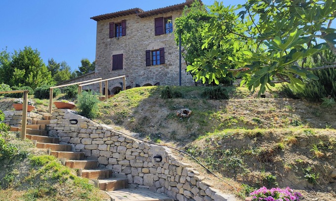 Assisi Villa | La Dimora nel casale: des vacances dans une villa avec un grand parc exclusif.