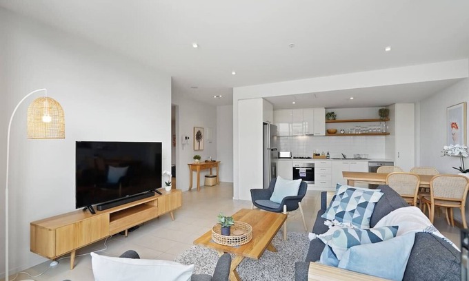 Footscray Appartement | A River-side 2bdm Footscray Oasis + Parking
