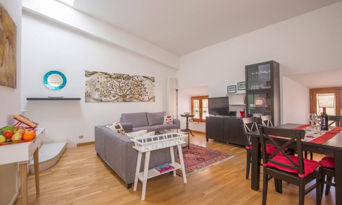 Siena City Centre Appartement | Un loft romantique dans la charmante ville de Sienne avec ascenseur, Air C. et WIFi