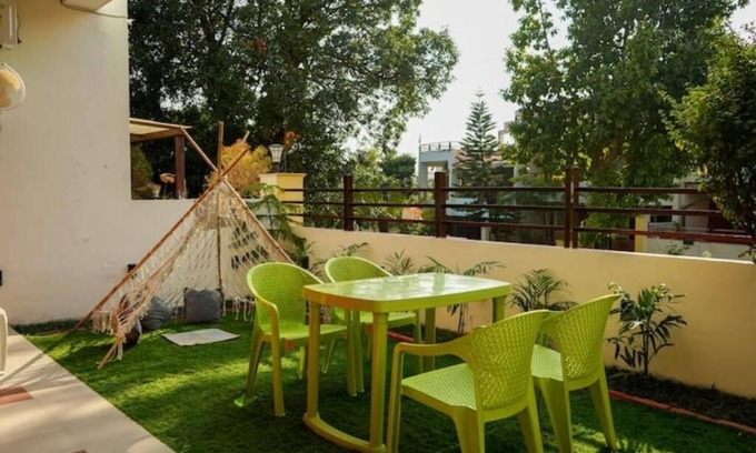 Rishikesh Appartement | A room facing the holy Ganges