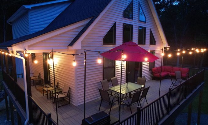 Jim Thorpe Chalet De Ski | A safe, modern house in the woods just minutes from downtown Jim Thorpe