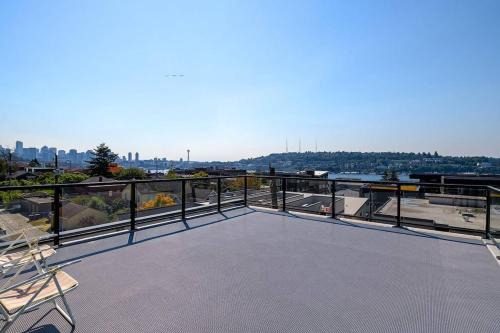 Eastlake Maison | A-Seattle Urban Village- Orcas- Roof top view deck