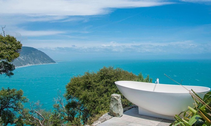 Nelson Region Cabine | Rocky Point Hut Pepin Island