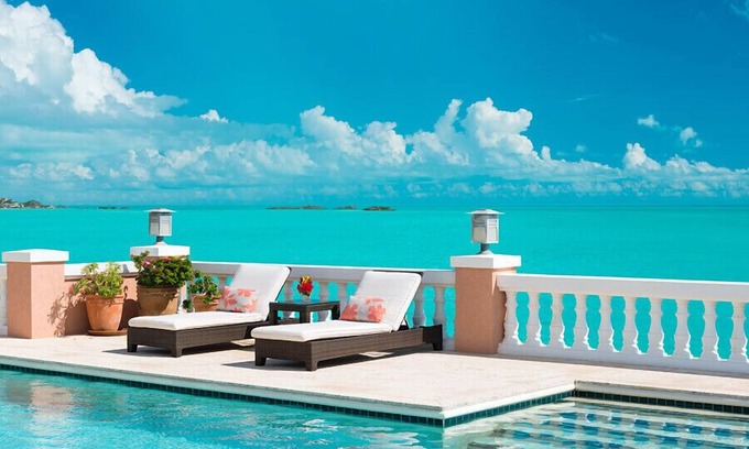 Venetian Road Settlement Villa | Une villa isolée de la Méditerranée dans le coeur de Turtle Tail