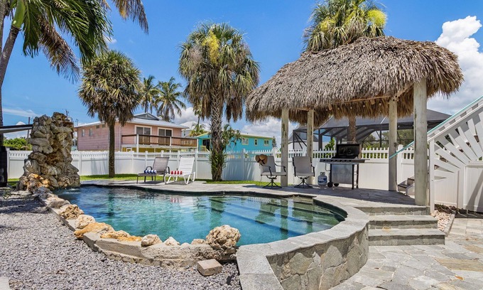 South Island Maison | A short walk to Sun & Sand, Coastal Beach Home with Pool - FMB - Aqua Falls - Roelens