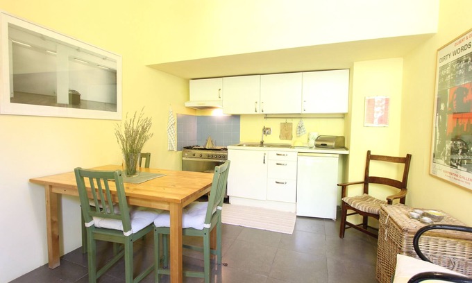 Collevecchio Appartement | Un petit appartement confortable dans une grande villa de luxe près de Rieti