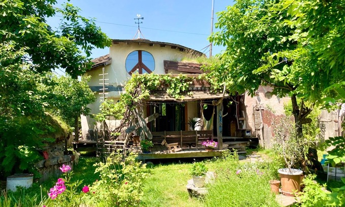 Koshimizu Maison | A soothing house built with natural materials made from straw bales Relax and unwind in this extrao / Shari-gun Hokkaidō