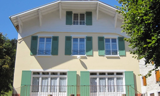 Saint-Martin-en-Vercors Maison | Une maison entre village, champ et forêt, spacieuse et accueillante.