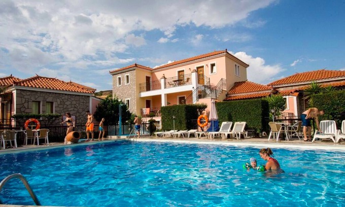 Anaxos Appartement | A spacious and bright studio with balcony no123