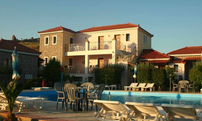 Anaxos Appartement | A spacious and bright studio with balcony
