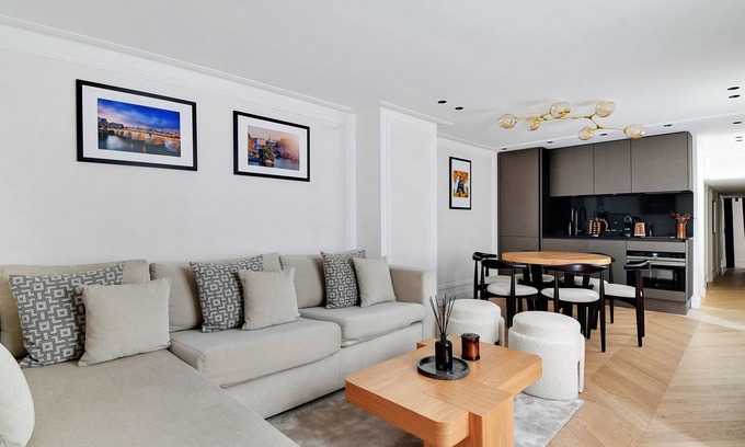 Saint-Germain-des-Pres Appartement | Un Luxueux 2CH/2SDB dans Saint Germain