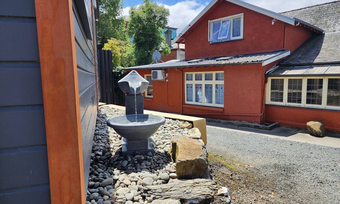 Dunedin City Centre Maison | A Stone's Throw From Town (Main House)