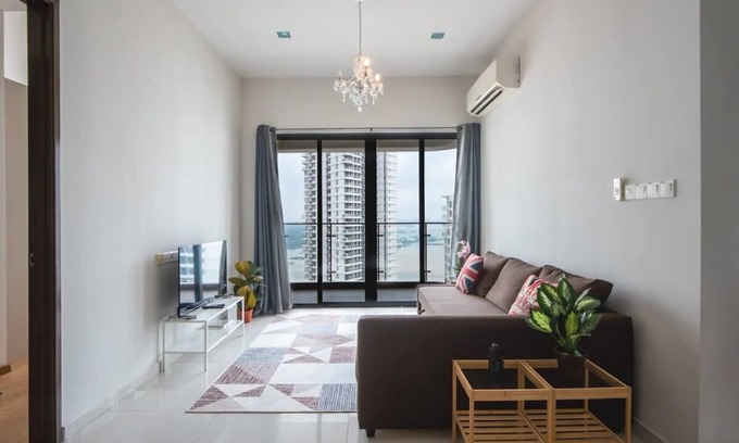 Johor Bahru Appartement | A Stylish 2BR Suite, Water Views, Free Parking