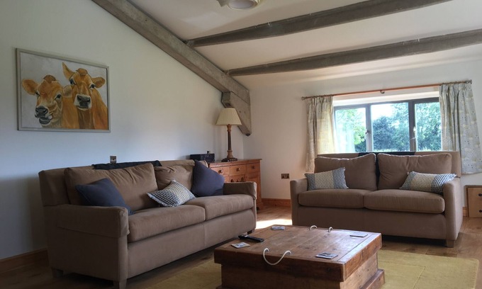South Wraxall Maison | Une conversion de grange élégante avec le mélange parfait de style industriel et campagnard