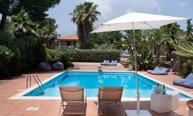 Mascalucia Villa | Une villa de jardin entourée, à proximité de Catane et de l'Etna
