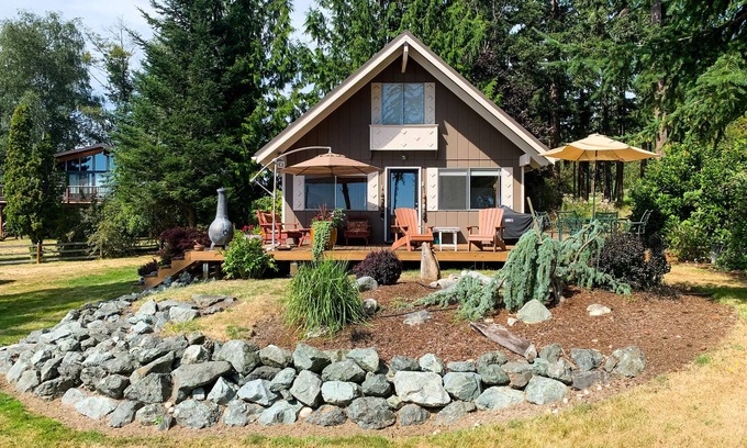 Freeland Cabine | A sweet Puget Sound view cabin with Mutiny Bay beach access.