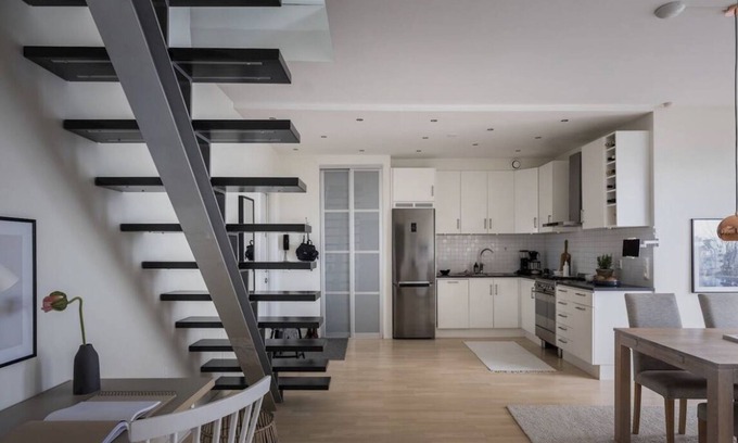 Centrum Appartement | A top floor duplex with city views and chimney