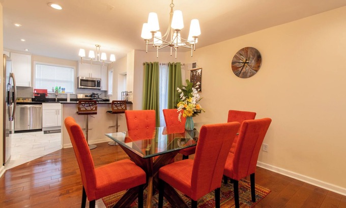 Overbrook Maison | A touch of Heaven ☀️Elegant and Cozy Home near Saint Joseph University With AC